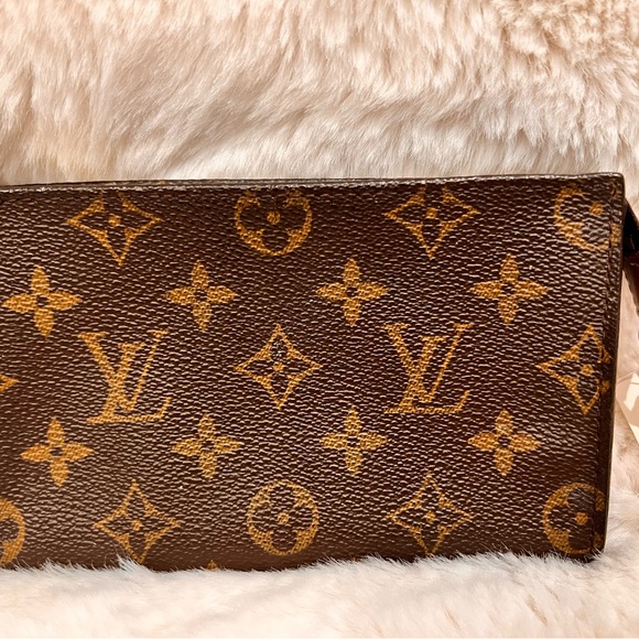 Authentic LV toiletry pouch - Picture 2 of 11